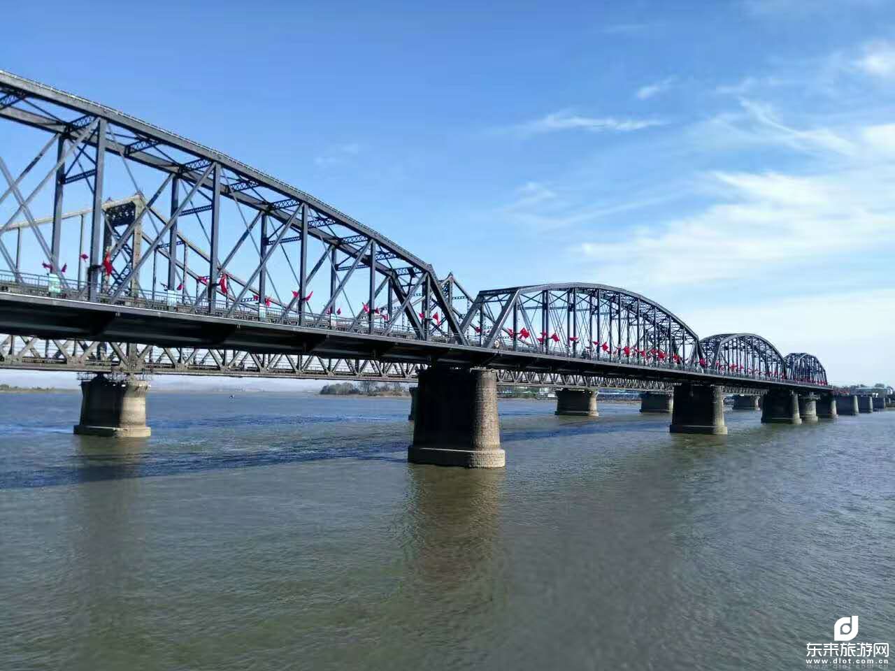 丹東中朝邊境、安東老街、虎山長城、鳳凰山、二日游